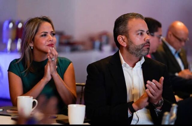 En el día de hoy, nuestra Directora Ejecutiva @katiasalomon, participó en nombre de #ADESINC en la X Convención Empresarial organizado por el @conep_rd.
El evento estuvo lleno de diálogos constructivos y colaboración, en el cual el Centro de Liderazgo y Gestión presentó conceptos claves desde la teoría de la U hasta el liderazgo trasformador.
Agradecemos al @conep_rd por su invitación. El mismo se llevó a cabo en el Hotel Mariott Santo Domingo.
#adesinc #convensionempresarial #conep #liderazgotrasformador